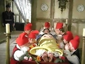 Snow White finds her prince and his cock while the dwarfs watch