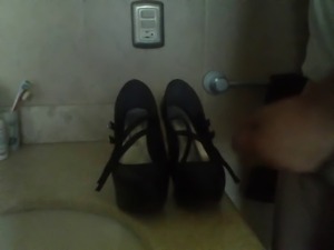 Black High heels cumming (aunt heels)