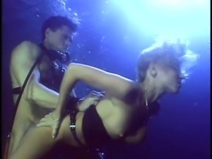 Sex underwater 5