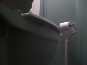 Spy cam in bathroom catches mature