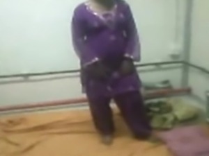 Pakistani guy fucks nurse from sialkot. She wears beautifull  Salwar kameez...