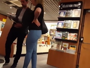 Tight jeans in bookstore