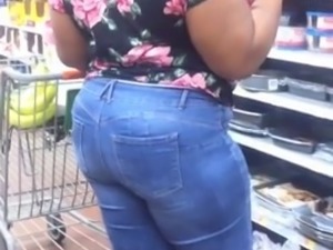 Young thick phat ass loving the camera part 3