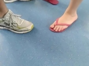 Candid feet feet at subway 03