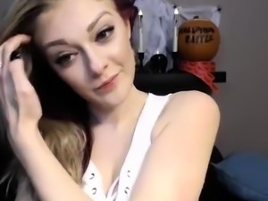 british cam-slut shows her big hole