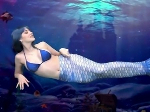 Camsoda - Masturbating mermaid get legs