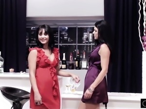 Jessica Valentino Has A Lesbian Encounter With MILF India Summer - Premium...