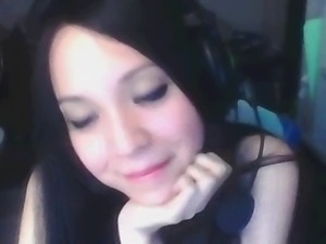 Mexican teen fucks herself on cam